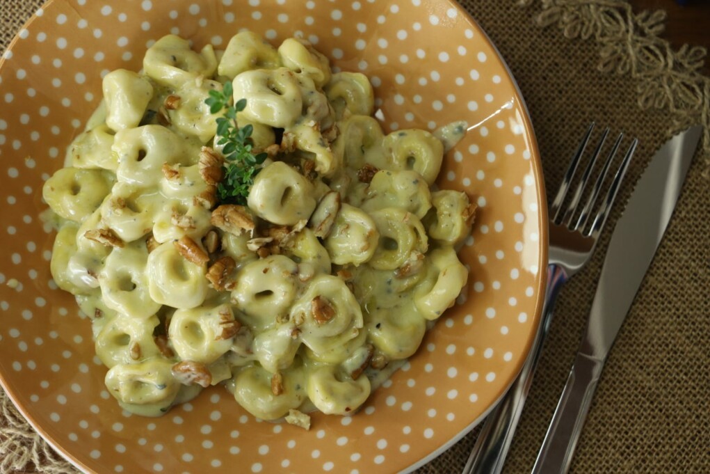 Tortellini de Presunto Curado com Molho de Nozes – Receita da Mama