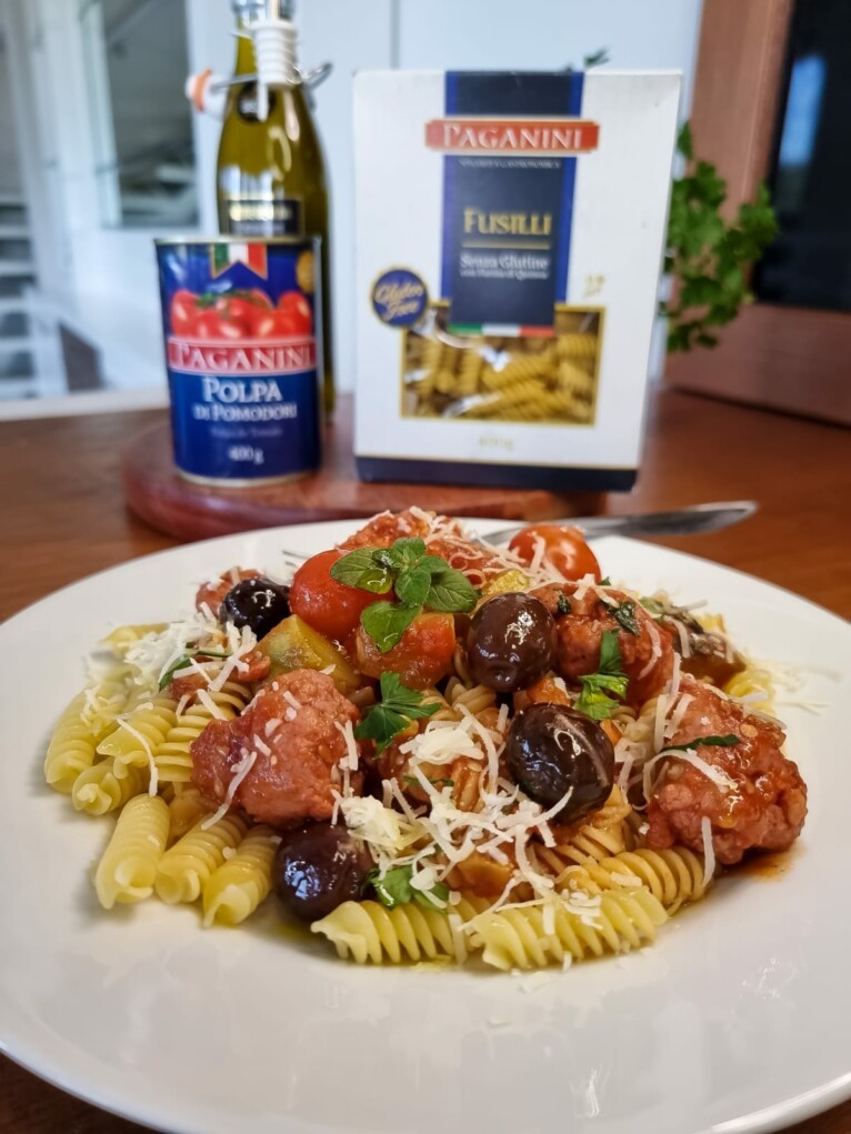 Fusilli com linguiça, berinjela e azeitonas – Receita da Mama