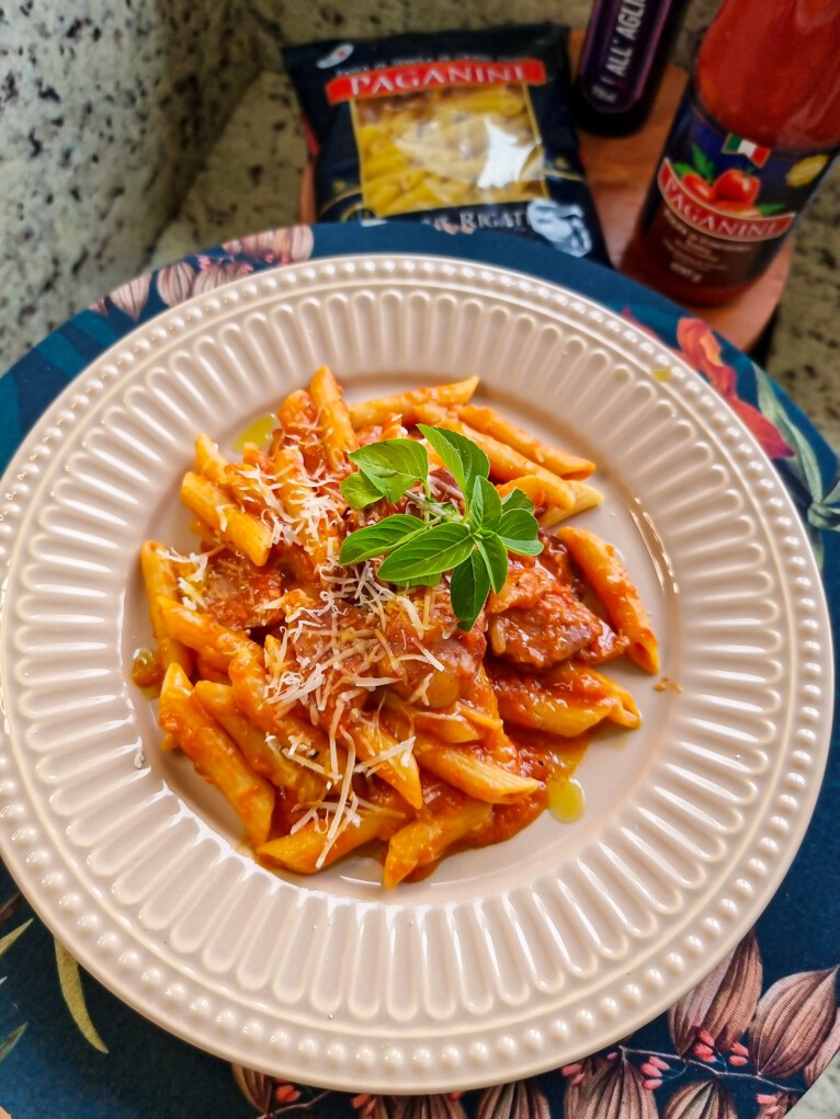 Penne Rigate com Molho Cremoso de Calabresa – Receita da Mama