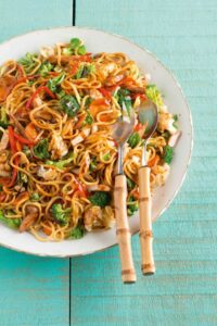 Yakisoba de Frango com legumes – Receita da Mama